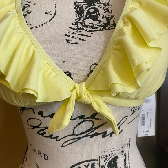 💙SOLD💙2 PIECE YELLOW SWIMSUIT SIZE XL - Picture 3 of 10